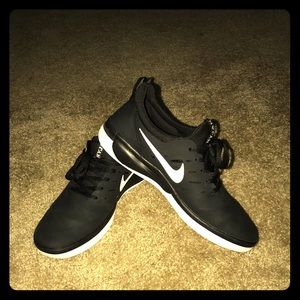 Black and white Nike Sb Nyjah Free